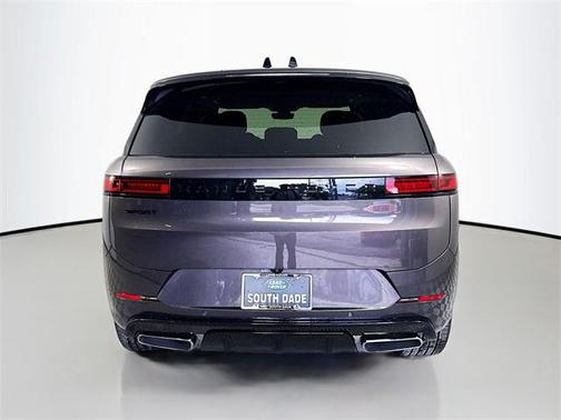 2025 Land Rover Range Rover Sport SE