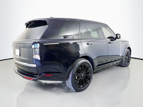 2025 Land Rover Range Rover P400 SE