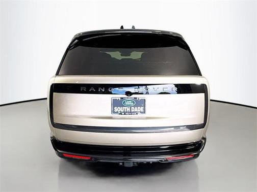 2025 Land Rover Range Rover P530 SE 7 Seat