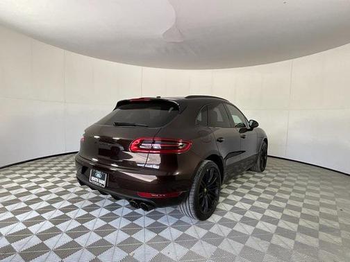 2018 Porsche Macan Turbo w/Performance Package
