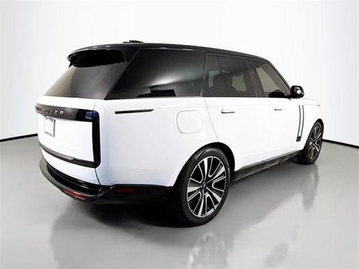 2025 Land Rover Range Rover P550e SE