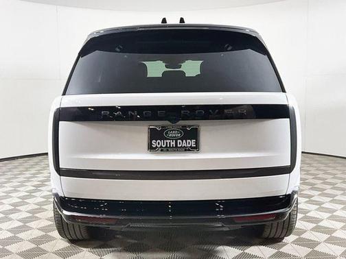 2025 Land Rover Range Rover P550e SE