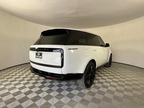 2025 Land Rover Range Rover P530 SE