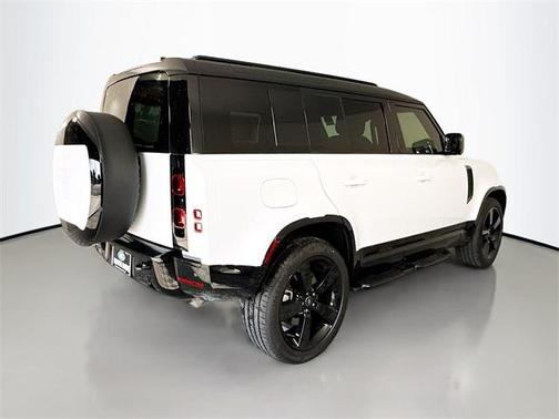 2025 Land Rover Defender 110 P400 X-Dynamic SE