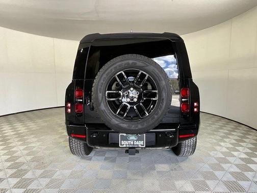 2024 Land Rover Defender 110 P400 X-Dynamic SE