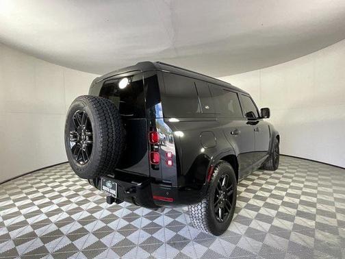 2024 Land Rover Defender 110 P400 X-Dynamic SE