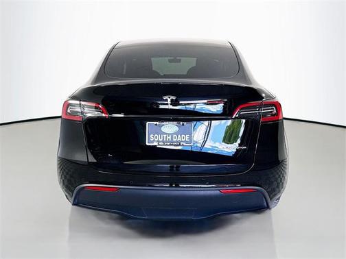 2022 Tesla Model Y Long Range Dual Motor All-Wheel Drive
