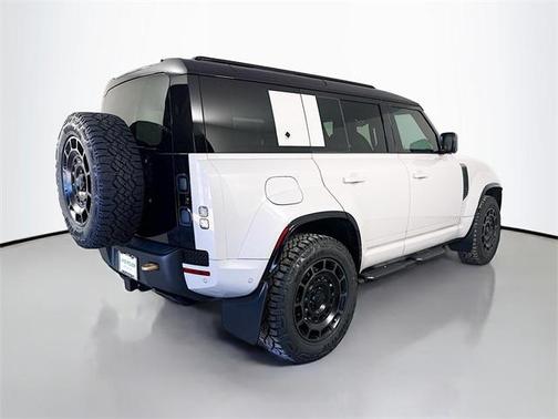 2026 Land Rover Defender 110 V8