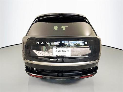 2025 Land Rover Range Rover P530 SE 7 Seat