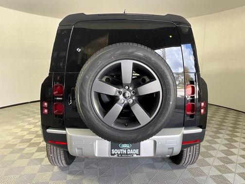 2025 Land Rover Defender 110 P400 S