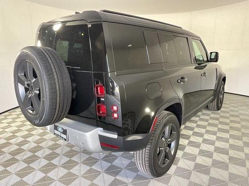 2025 Land Rover Defender 110 P400 S