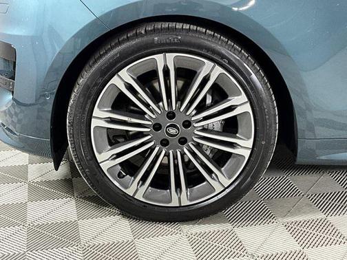 2025 Land Rover Range Rover Sport SE