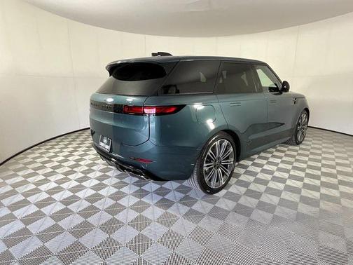 2025 Land Rover Range Rover Sport SE