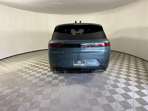 2025 Land Rover Range Rover Sport SE