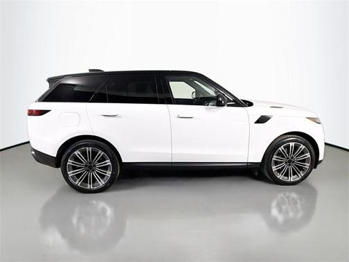 2026 Land Rover Range Rover Sport SE