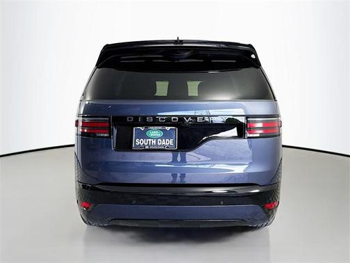 2025 Land Rover Discovery P300 Dynamic SE