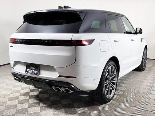 2025 Land Rover Range Rover Sport SE