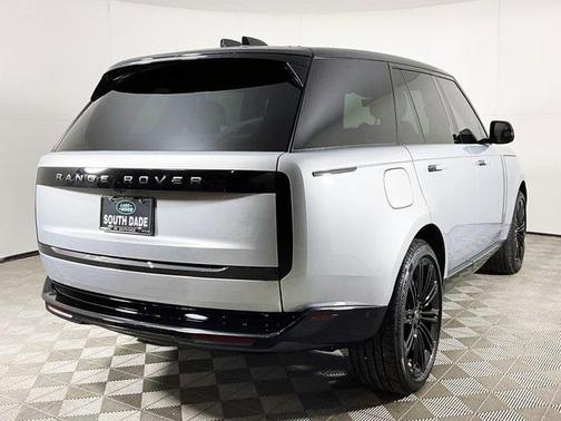 2025 Land Rover Range Rover P400 SE
