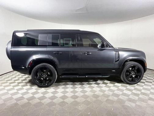 2025 Land Rover Defender 130 P400 X-Dynamic SE