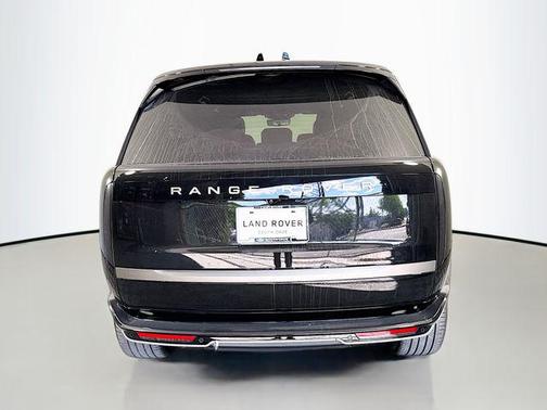 Santorini Black Metallic 2026 Land Rover Range Rover P400 SE 7 Seat