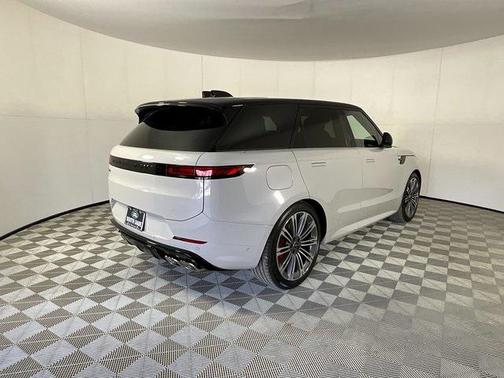 2025 Land Rover Range Rover Sport SE