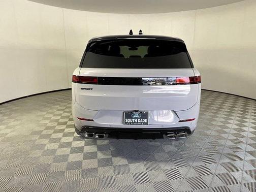 2025 Land Rover Range Rover Sport SE