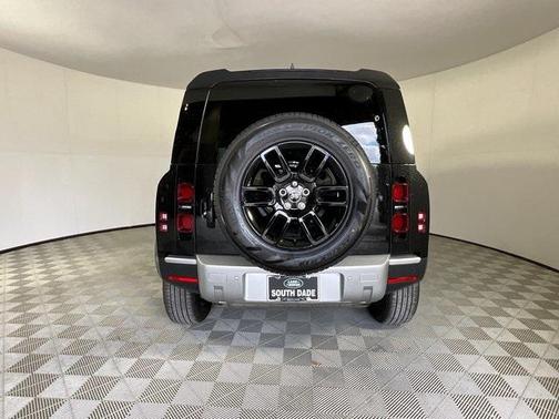2025 Land Rover Defender 110 P400 S