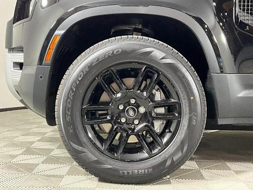 2025 Land Rover Defender 110 P400 S