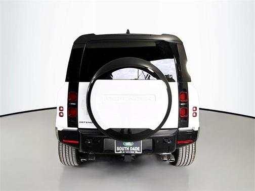 2025 Land Rover Defender 110 P500 X-Dynamic SE