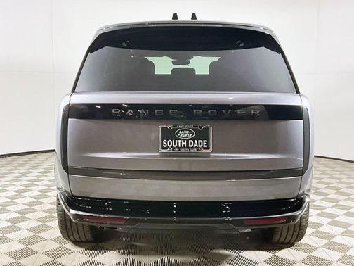 2025 Land Rover Range Rover P550e SE