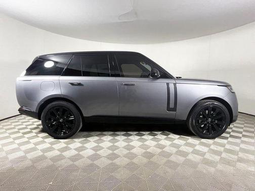 2025 Land Rover Range Rover P550e SE