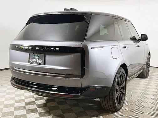 2025 Land Rover Range Rover P550e SE