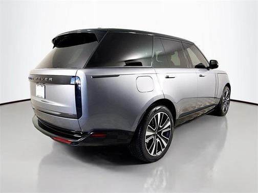 2025 Land Rover Range Rover P550e SE