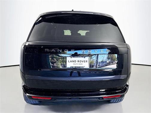 2026 Land Rover Range Rover P550e SE
