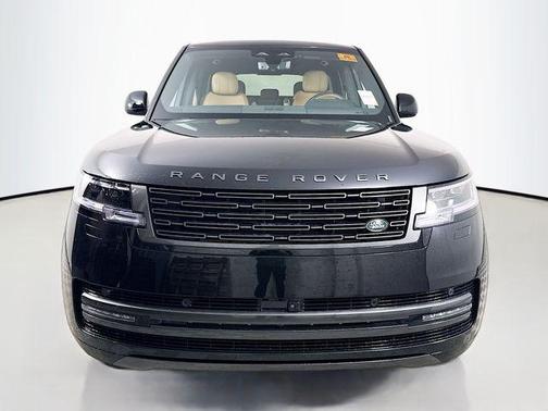 2026 Land Rover Range Rover P550e SE