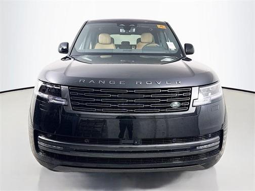 2026 Land Rover Range Rover P550e SE