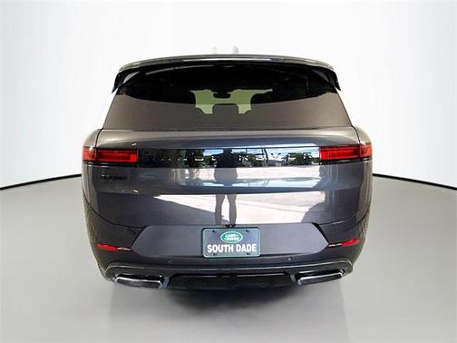2025 Land Rover Range Rover Sport SE
