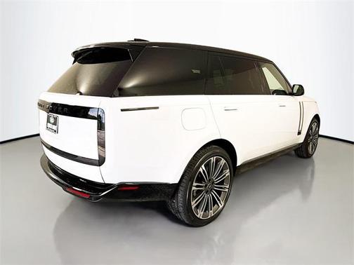 2025 Land Rover Range Rover P400 SE 7 Seat