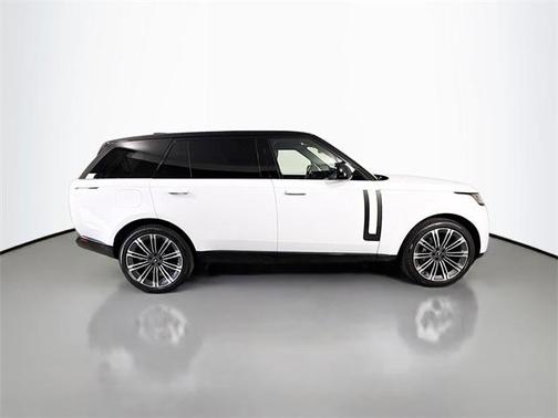 2025 Land Rover Range Rover P400 SE 7 Seat