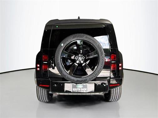 2025 Land Rover Defender 110 P400 X-Dynamic SE