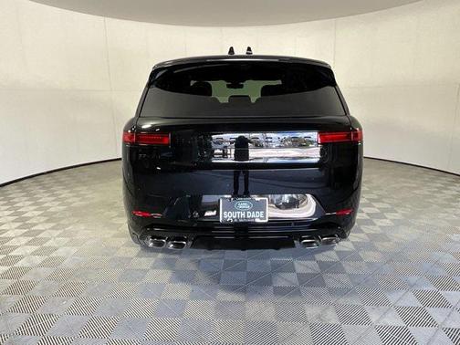 2025 Land Rover Range Rover Sport SE