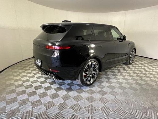 2025 Land Rover Range Rover Sport SE