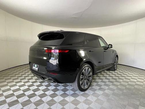 2025 Land Rover Range Rover Sport SE