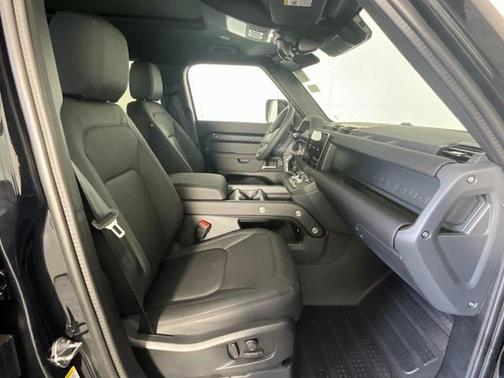2025 Land Rover Defender 110 P400 S