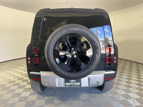 2025 Land Rover Defender 110 P400 S