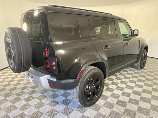 2025 Land Rover Defender 110 P400 S