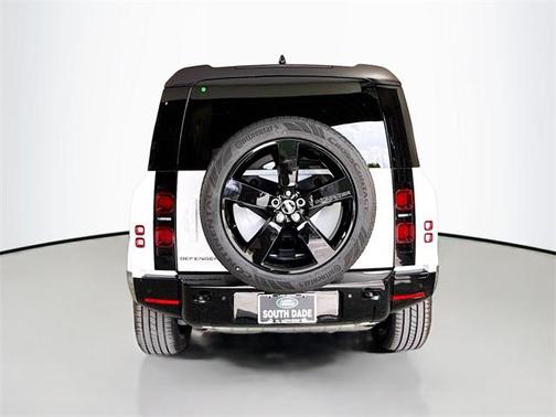 2025 Land Rover Defender 110 P400 X-Dynamic SE