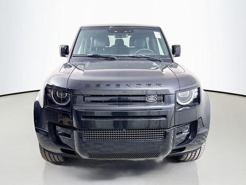Santorini Black Metallic 2026 Land Rover Defender V8
