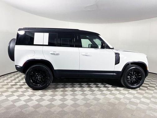 2025 Land Rover Defender 110 P400 S