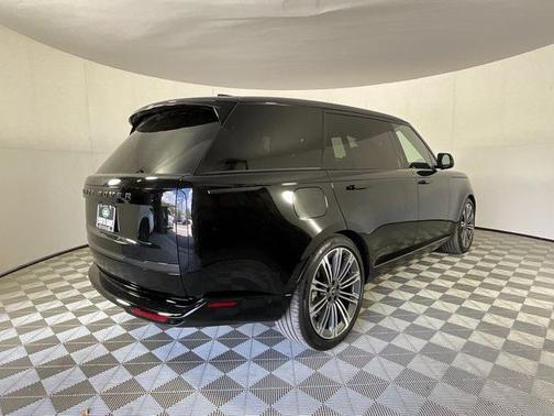 2025 Land Rover Range Rover P530 SE 7 Seat